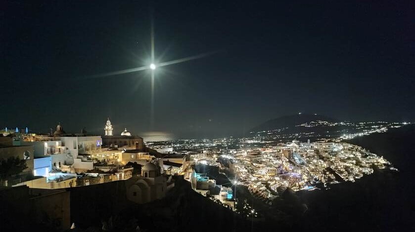 Weekend a Santorini, la vista di sera di FIra e della caldera