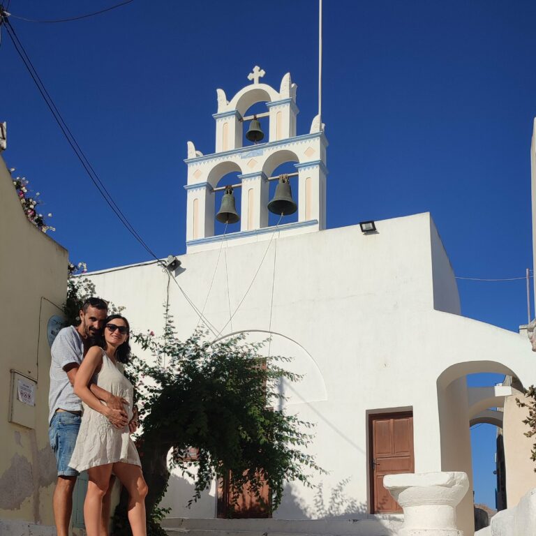 Weekend a Santorini, il campanile della chiesa di Emborio a Santorini in Grecia