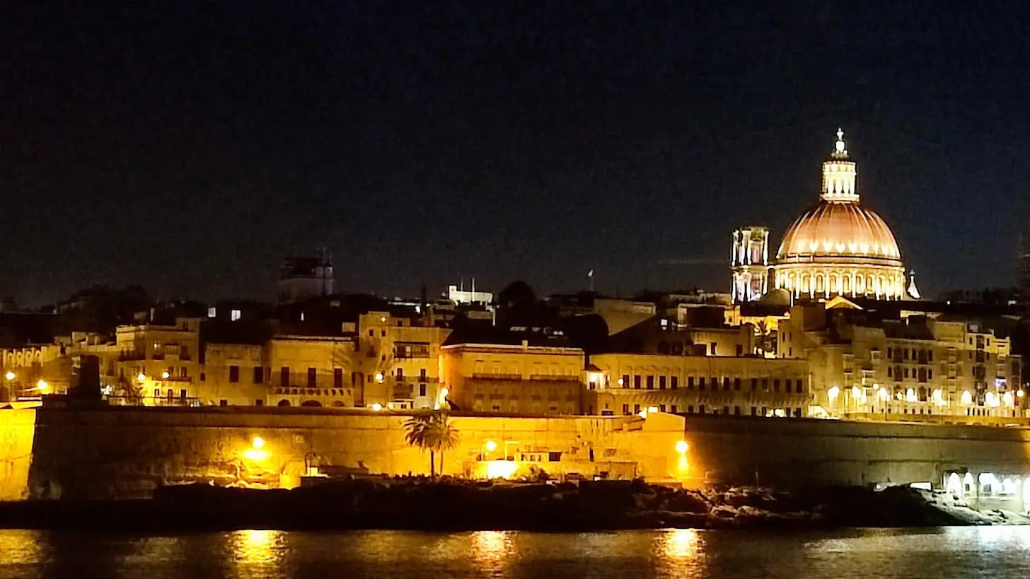 Capodanno a Malta, immagine La Valletta di notte