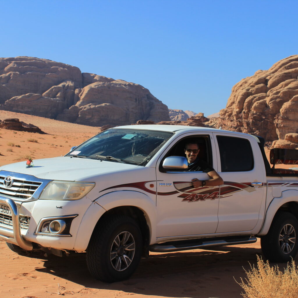 Guidare nel Wadi Rum