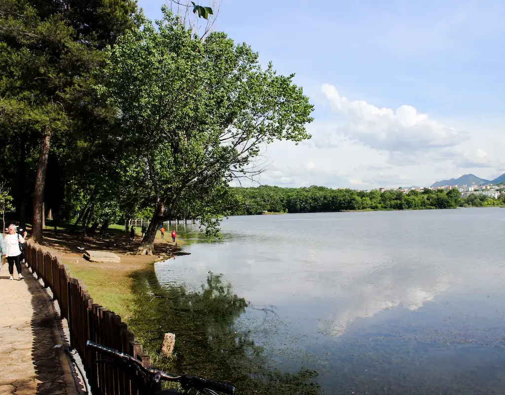 Vale la pena visitare Tirana? Cosa vedere a Tirana in un giorno, Grande parco di Tirana