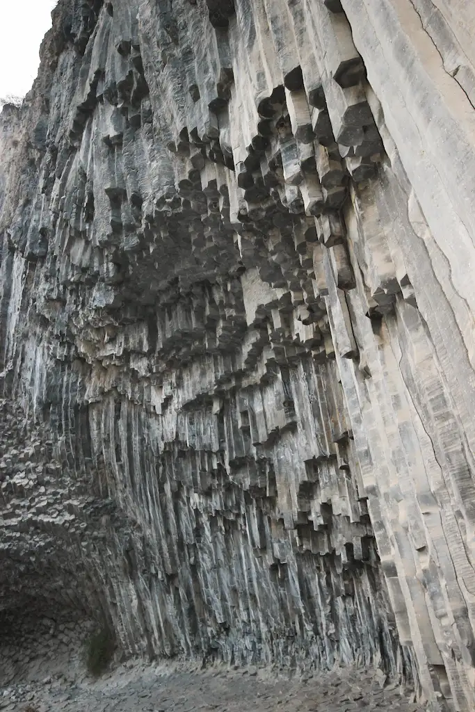 Dintorni di Yerevan: foto di Symphony of stones dal basso verso l'alto.